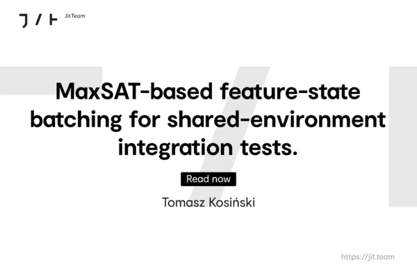 MaxSAT-based feature-state batching for shared-environment integration tests